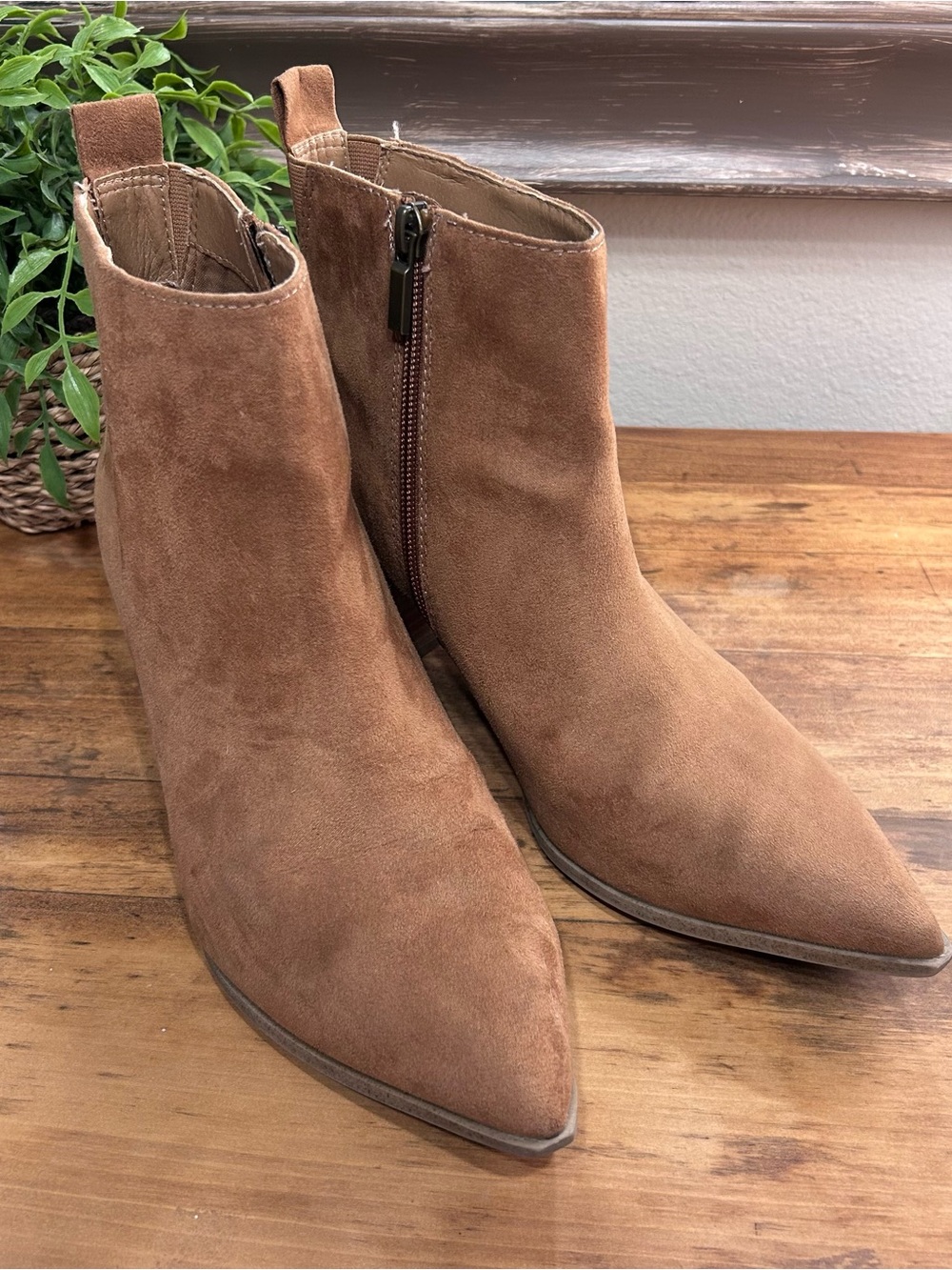 Universal Thread Women’s Cognac Faux Suede Pointed Toe 2” Heel  7.5 Ankle Boot